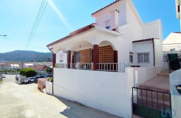 House 3 Bedrooms in Bico e Cristelo