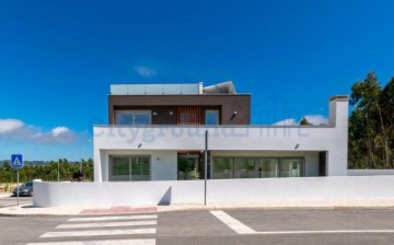 House 4 Bedrooms in Leiria, Pousos, Barreira e Cortes