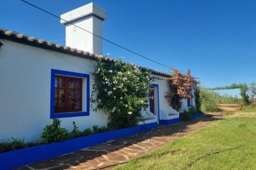 Country homes 4 Bedrooms in Esperança