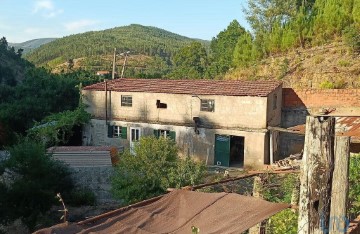 Maison  à Alvares