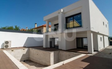 House 3 Bedrooms in Castelo Branco