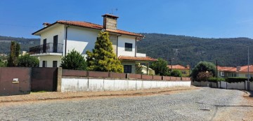 Maison 4 Chambres à Nogueira, Fraião e Lamaçães