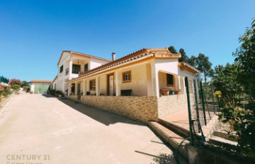 House 4 Bedrooms in Marinhais