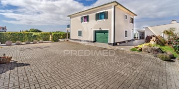 House 3 Bedrooms in São Bartolomeu de Regatos