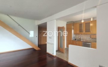 Apartment 4 Bedrooms in São Mamede de Infesta e Senhora da Hora