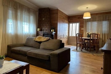 House 3 Bedrooms in Galegos (Santa Maria)