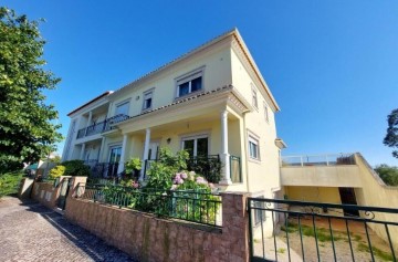 Maison 5 Chambres à Nadadouro