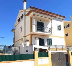 House 5 Bedrooms in Alenquer (Santo Estêvão e Triana)