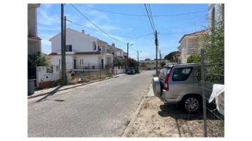 Terreno em Laranjeiro e Feijó