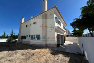 House 6 Bedrooms in Pinhal Novo