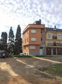 Edificio en Flores del Sil