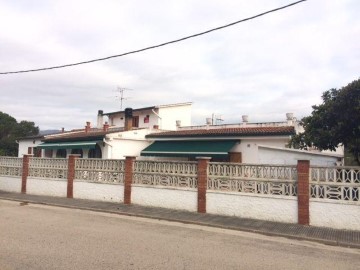 Casas rústicas 6 Habitaciones en Santa Coloma Residencial