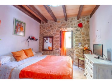 House 4 Bedrooms in Mancor de la Vall