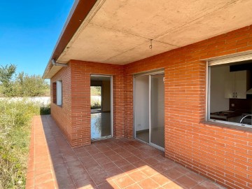 House 4 Bedrooms in Guell