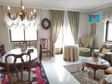 House 4 Bedrooms in Velayos