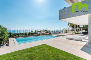 House 6 Bedrooms in Teià