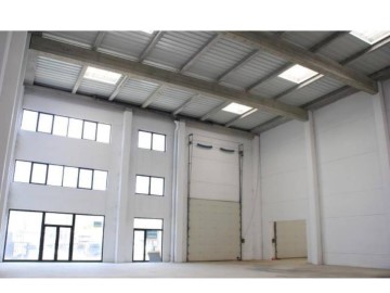 Industrial building / warehouse in Rupit