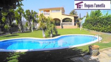 House 5 Bedrooms in Caldes de Montbui