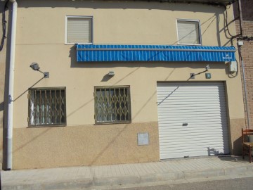 House 4 Bedrooms in Artesa de Lleida