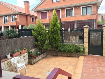 House 3 Bedrooms in Illera