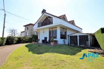 House 4 Bedrooms in Cacicedo