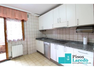 Piso 4 Habitaciones en Laredo Centro