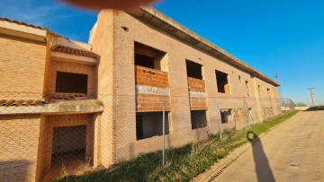 Edificio en Camarena