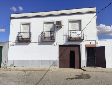Piso 4 Habitaciones en Los Santos de Maimona