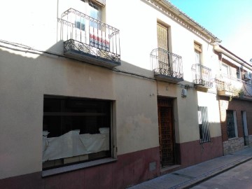 House 4 Bedrooms in El Puente del Arzobispo