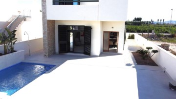 House 3 Bedrooms in Daya Nueva