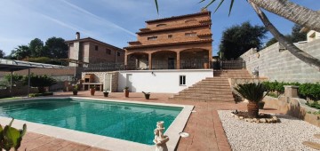 Casa o chalet 7 Habitaciones en Sant Esteve Sesrovires