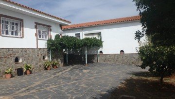 House 6 Bedrooms in Sentmenat