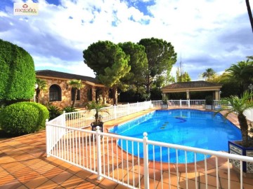 Maison 5 Chambres à Alzabares