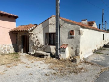 House 8 Bedrooms in Muñogalindo