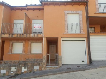 House 4 Bedrooms in Poyales del Hoyo