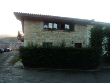 House 4 Bedrooms in Iurreta