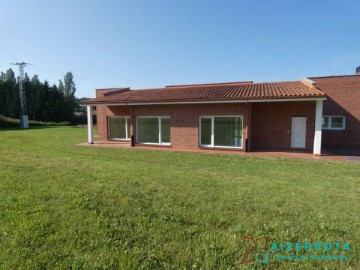 Casa o chalet 4 Habitaciones en Mendiondo