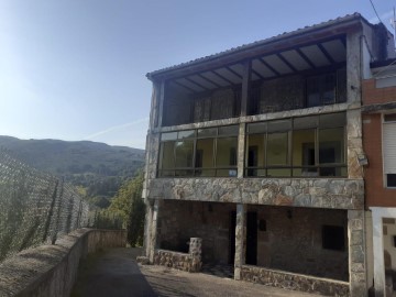 House 3 Bedrooms in Riva