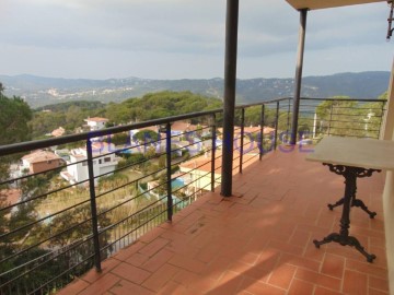 House 3 Bedrooms in Cava