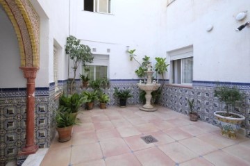 House 6 Bedrooms in Pinos del Valle