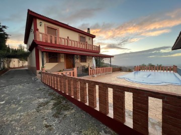 House 5 Bedrooms in Megatin