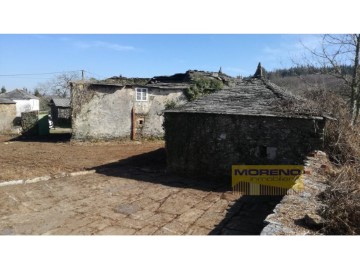 Casas rústicas en San Mamede do Río (San Mamede)