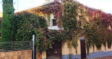 House 3 Bedrooms in Alfarràs