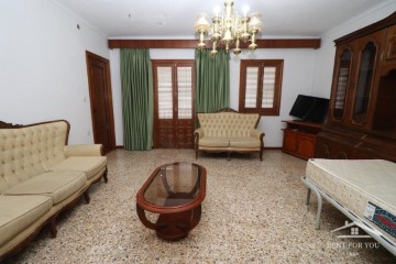 House 7 Bedrooms in Guaro