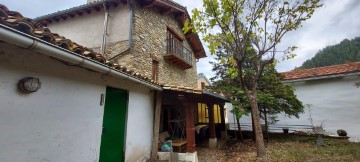 House 5 Bedrooms in Burgui / Burgi