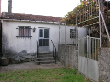 House 4 Bedrooms in Barxes (Santa María)