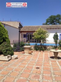 House 5 Bedrooms in Chañe