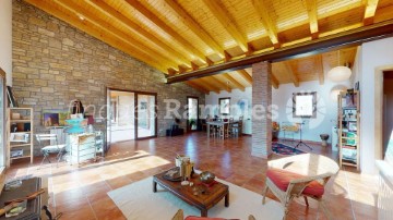 House 4 Bedrooms in Sant Gallard