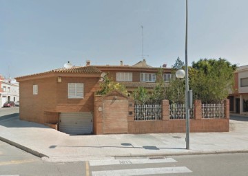 House 4 Bedrooms in Zona Hospital