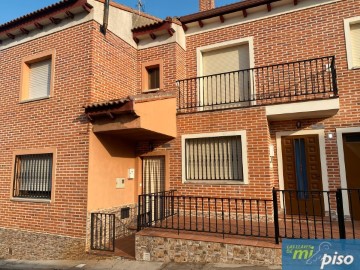 House 3 Bedrooms in Castronuño